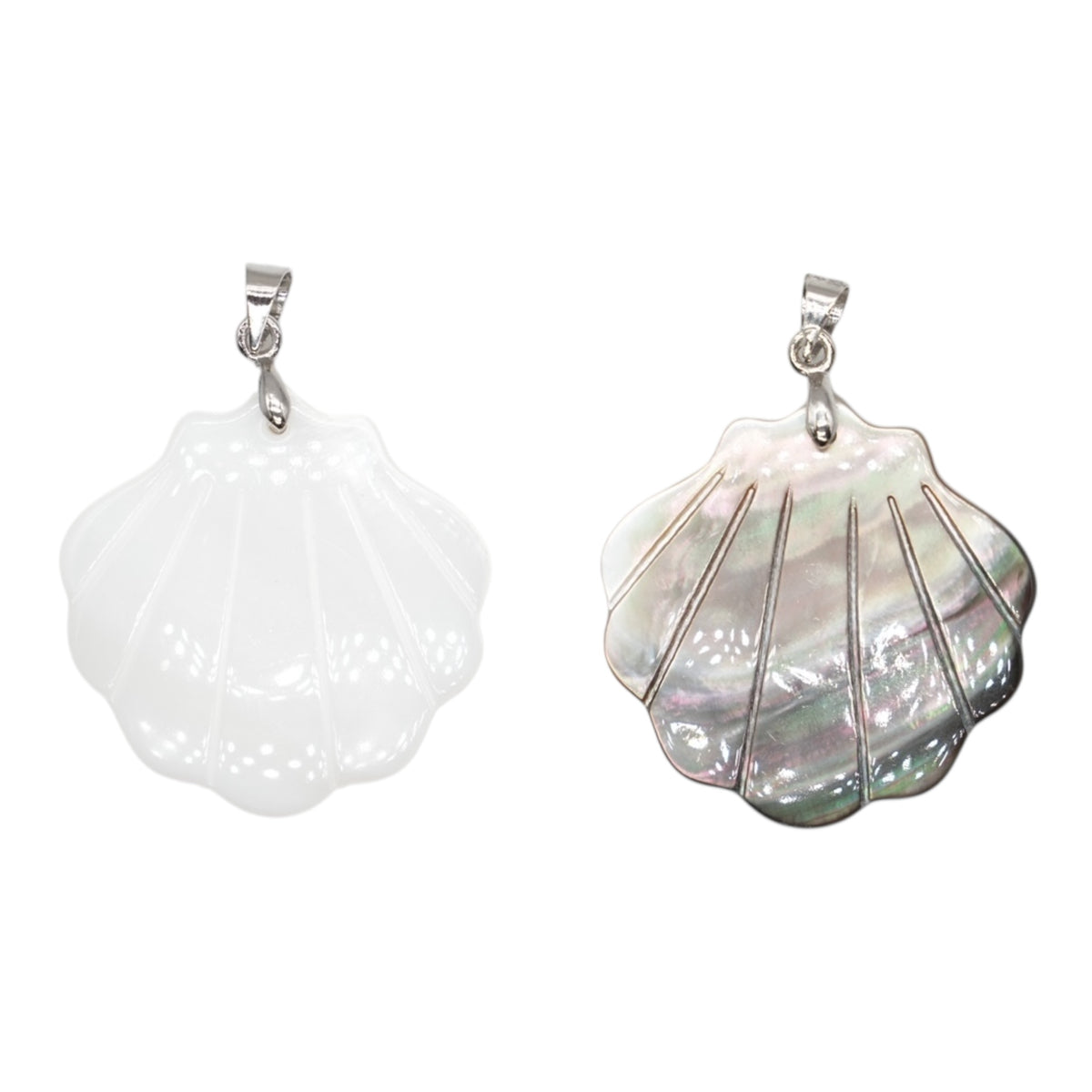 Pendentif forme coquillage en nacre