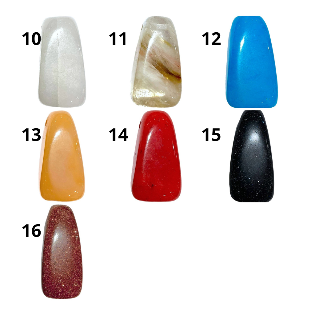 Pendentif forme triangle percé sur le côté (16 pierres différentes) - Foliesbijoux