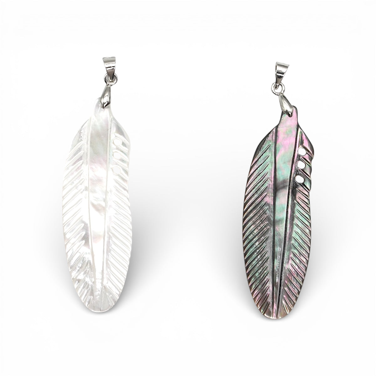 Pendentif forme plume 1.8x5 cm en nacre