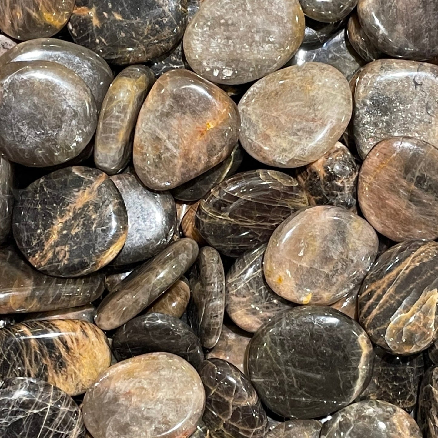 Galet plat en pierre de lune noire - Foliesbijoux