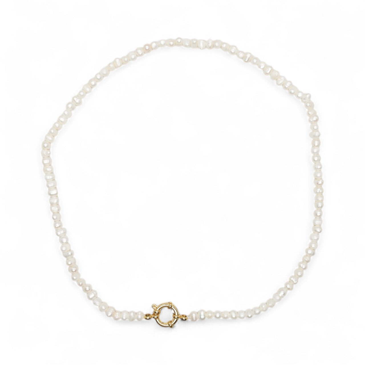 Collier en perles d’eau douce 4-5 mm attache bouée en acier doré numero 2