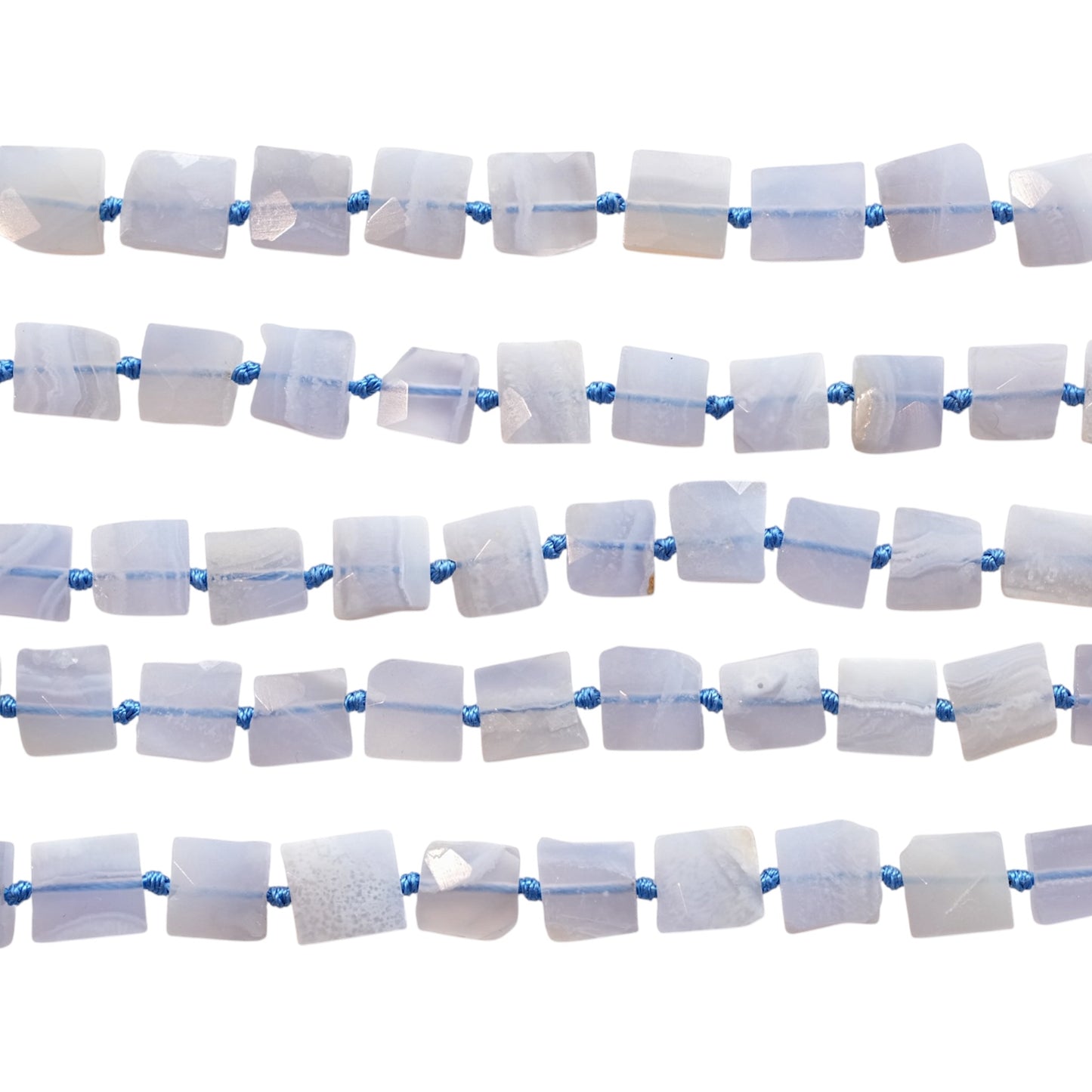 Fil de perle forme libre Calcédoine bleue carré plat 10x10 mm (référence 81)