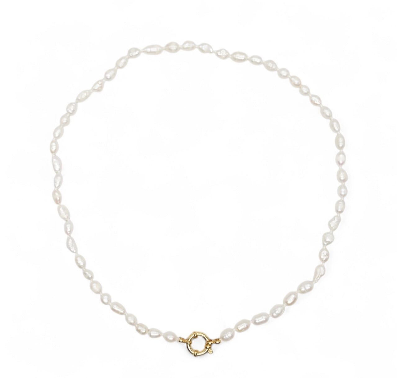 Collier en perles d’eau douce 5-5.5 mm attache bouée en acier doré numéro 9