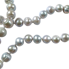 Load image into Gallery viewer, Collier en perles d’eau douce gris G-11

