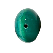 Lade das Bild in den Galerie-Viewer, Pendentif Turquoise de Chine forme ovale 22 x 27 mm percé sur le centre
