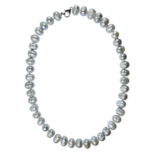 Load image into Gallery viewer, Collier en perles d’eau douce gris G-15
