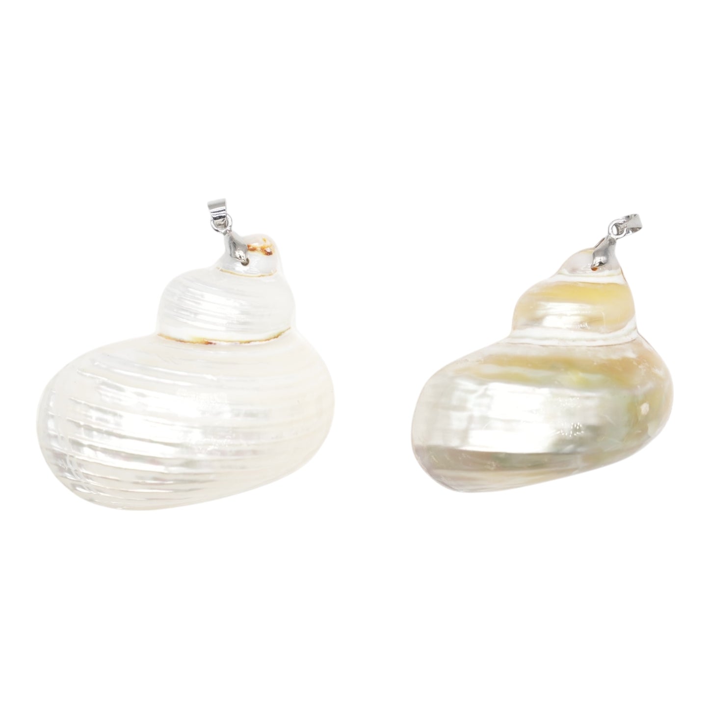 Pendentif forme coquillage en nacre