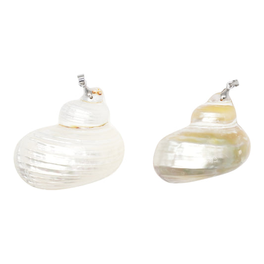 Pendentif forme coquillage en nacre