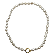 Load image into Gallery viewer, Collier en perles d’eau douce 7-8mm attache bouée en acier doré ou argenté numero 18
