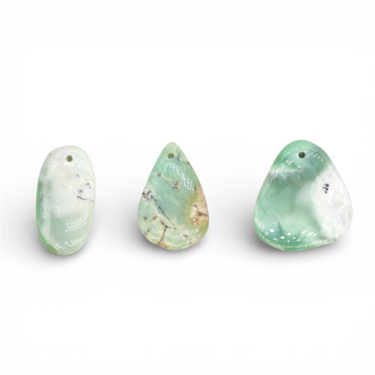 Pendentif Chrysoprase (Jade d’Australie) forme libre aléatoire percé devant