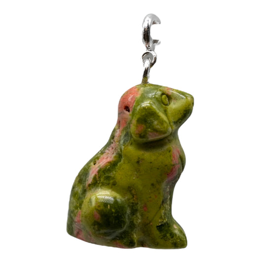 Pendentif en chien argenté en Unakite