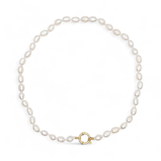 Collier en perles d’eau douce 7-8 mm attache bouée en acier doré numéro 16