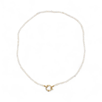 Collier en perles d’eau douce 4-4.5 mm attache bouée en acier doré numero 4