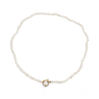 Collier en perles d’eau douce 4-4.5 mm attache bouée en acier doré numero 7