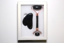 Charger l&#39;image dans la galerie, Coffret gua sha &amp; rouleau de massage obsidienne noire effet detoxifiant
