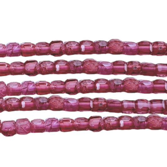 Fil de perles carrées facetté Grenat pourpre/raisin 2x2 mm