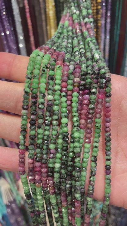 Fil de perles rondelles facettées Rubis sur Zoisite verte 3x4 mm