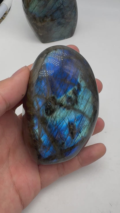 Labradorite forme libre AA+ 384g (Lot 31)