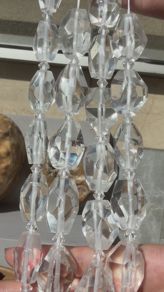 Fil de perle forme libre facetté Cristal de roche avec perles intercalaires 18x25 mm (référence 24)
