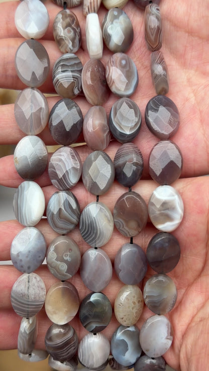 Fil de pierre forme libre Agate Botswana ovale facetté 12x16 mm (référence 63)