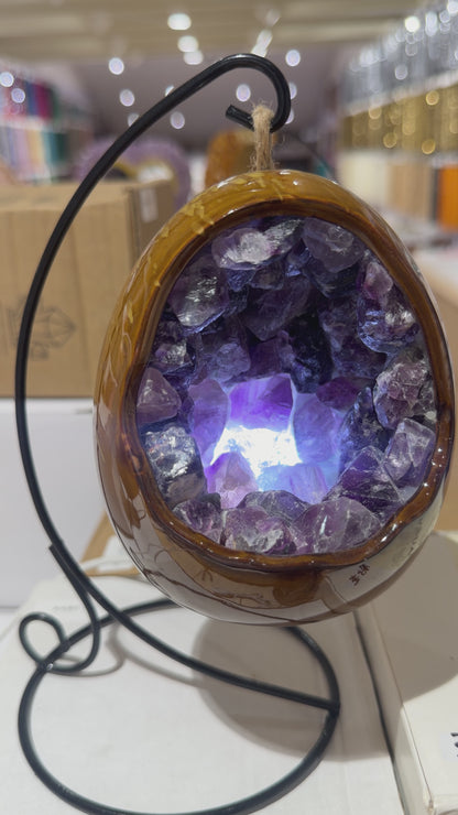 Lampe en oeuf en Fluorine violette & en céramique