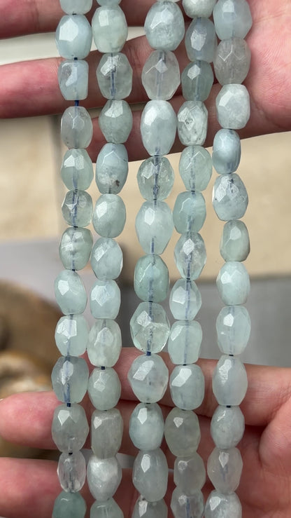 Fil de perle forme libre Aigue marine 10x12 mm (référence 101)