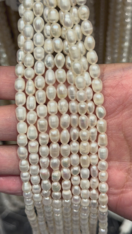 Fil de perle d’eau douce 4-5 mm [60]