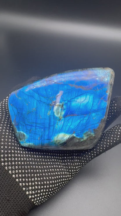 Labradorite flashy forme libre AAA (Lot 21) 688g 8.5x10x6cm