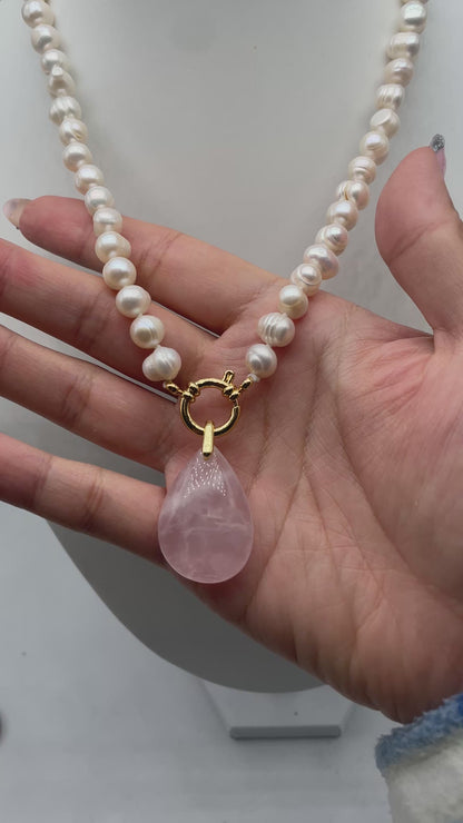 Collier perle d’eau douce 7-8 mm bouée en acier doré ou argenté avec pendentif Quartz rose