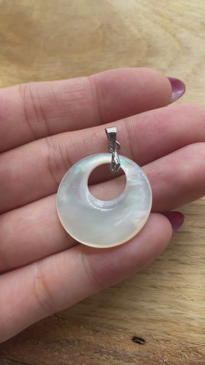 Pendentif nacre ronde forme donut 2.5 cm