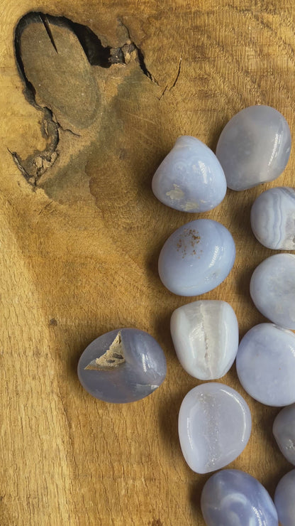 Pierre roulée en Calcédoine bleue