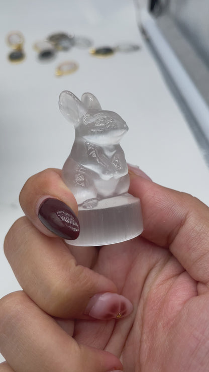 Figurine lapin en selenite