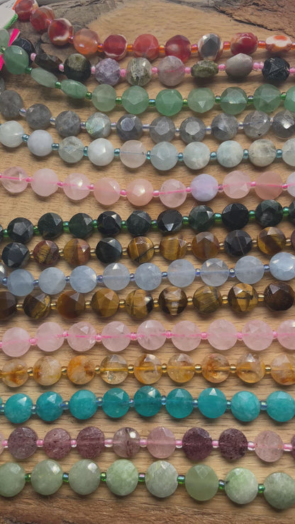 Fil de perle facetté rond 10 mm en pierre naturelle (16 pierres disponible)