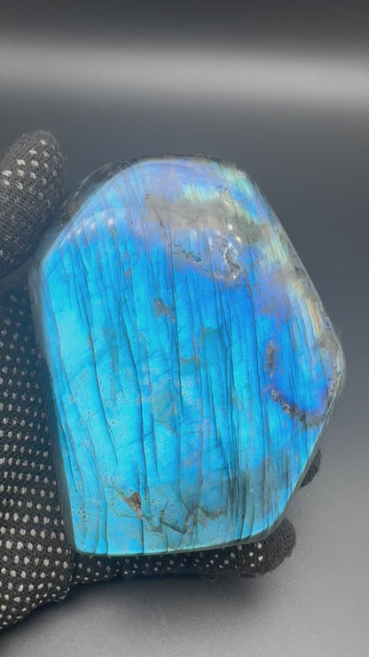 Labradorite flashy forme libre AAA (Lot 33) 595g 7x9x4 cm