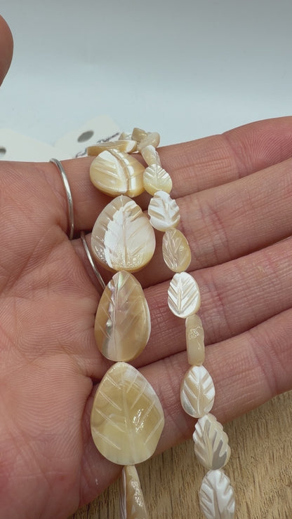 Fil de nacre feuille dorée (2 tailles disponible)