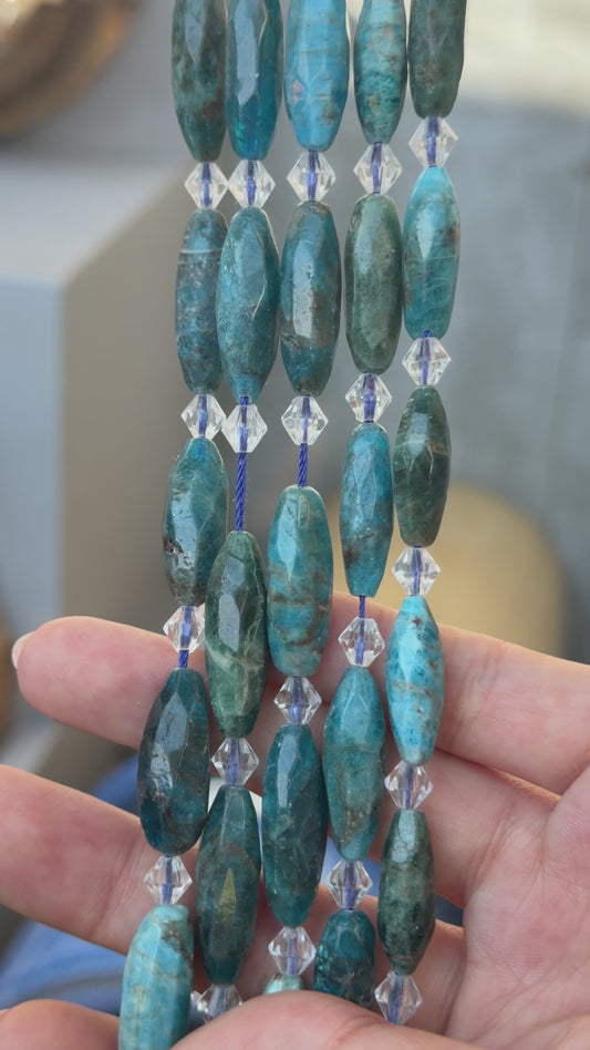 Fil de perle forme libre Apatite bleue 10x20 mm (référence 107)