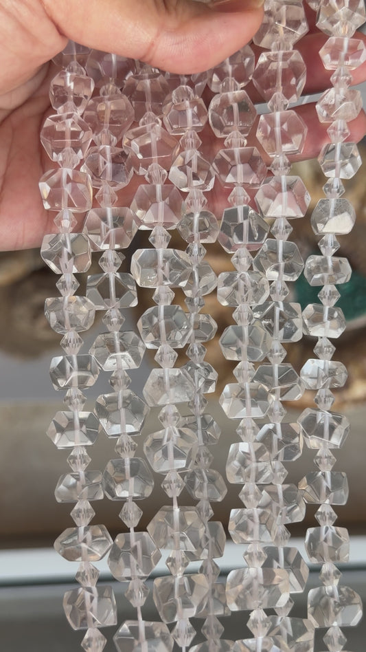 Fil de perle forme libre facetté Cristal de roche 8x10 mm (référence 4)