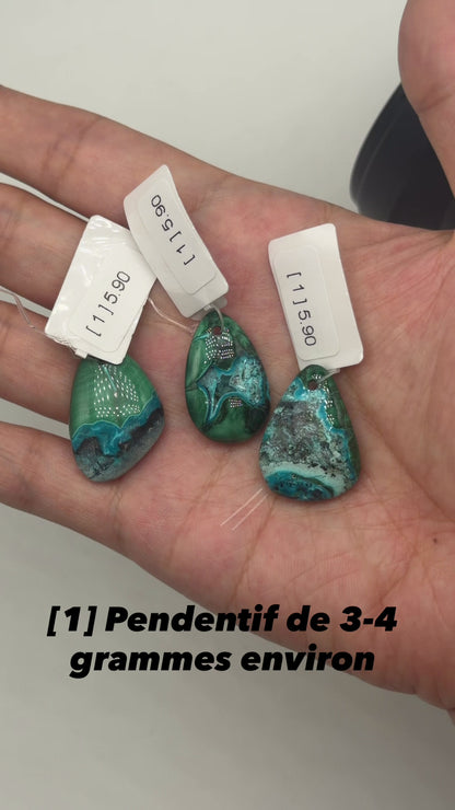 Pendentif en Chrysocolle avec malachite (forme aléatoire)