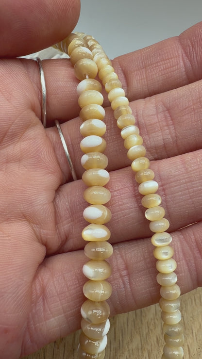 Fil de nacre dorée forme rondelle arrondie (2 tailles disponible)