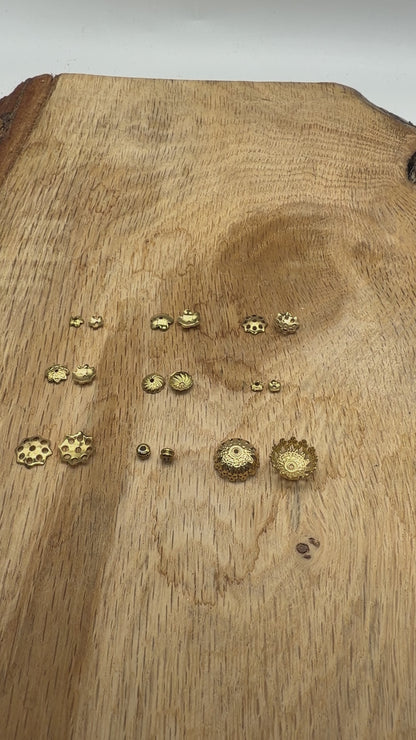 Lot de 20 breloques intercalaire en acier doré (9 modèles disponible)