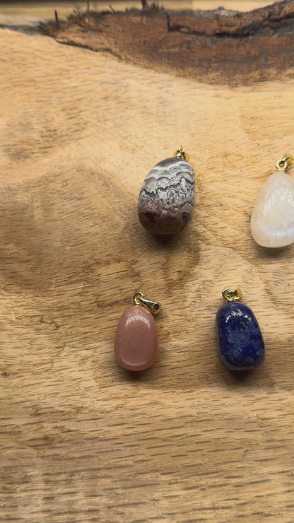 Pendentif forme libre bélière dorée ou argentée (environ 1x2 cm) (10 pierres disponible)