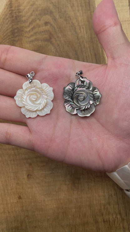 Pendentif rose en nacre
