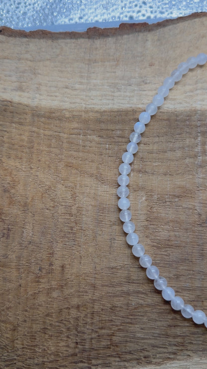 Collier boule Pierre de lune bleutée