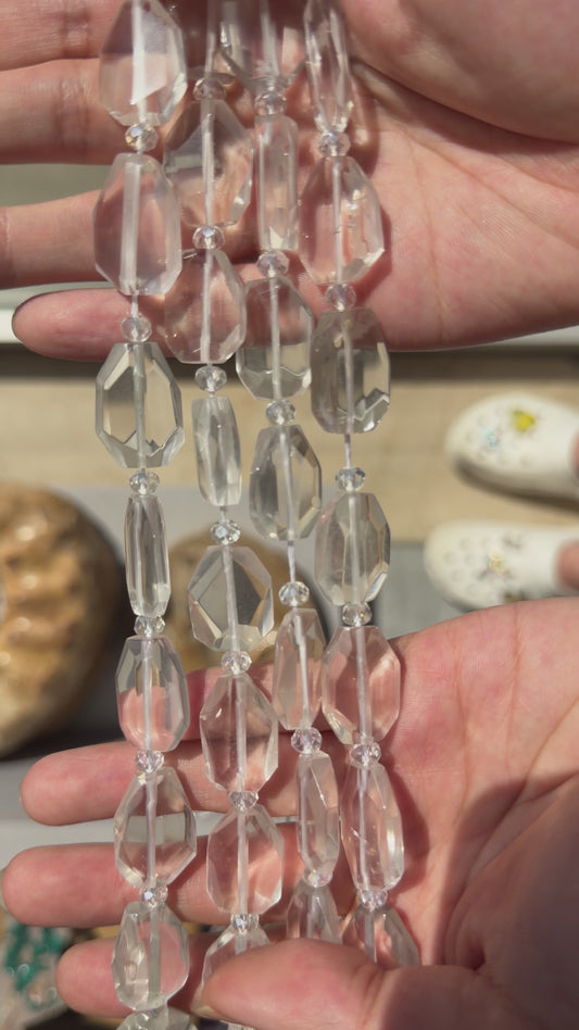 Fil de perle forme libre Cristal de roche avec perles intercalaires 16x22 mm (référence 21)