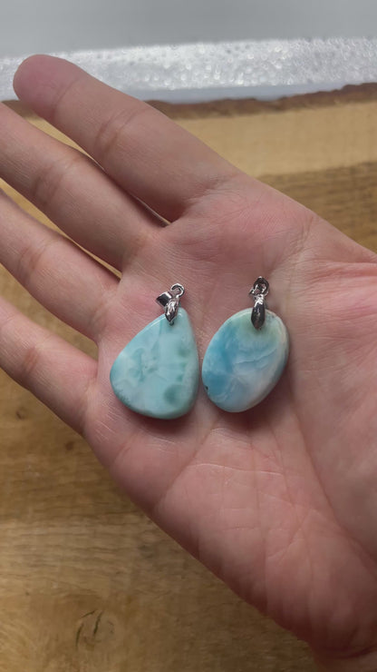 Pendentif Larimar de République dominicaine bélière incluse (forme aléatoire)