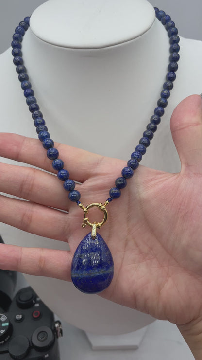 Collier boule en Lapis A attache bouée en acier doré avec pendentif