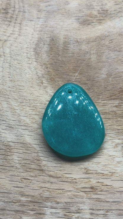 Pendentif Amazonite foncée de Russie forme libre aléatoire percé devant