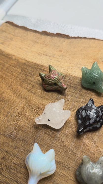 Pendentif Tête de Renard percé sur le côté (12 pierres disponible)