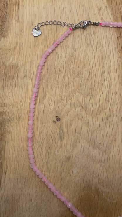 Collier facetté avec pendentif quartz rose forme cœur acier inoxydable argenté