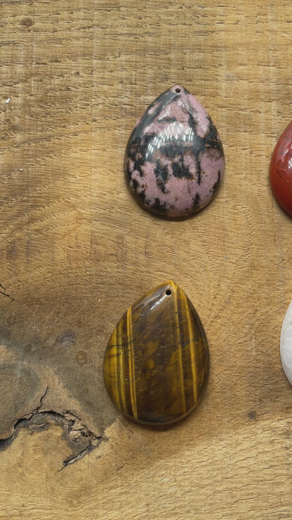 Pendentif en pierre naturelle 30x40 mm (8 pierres disponible)